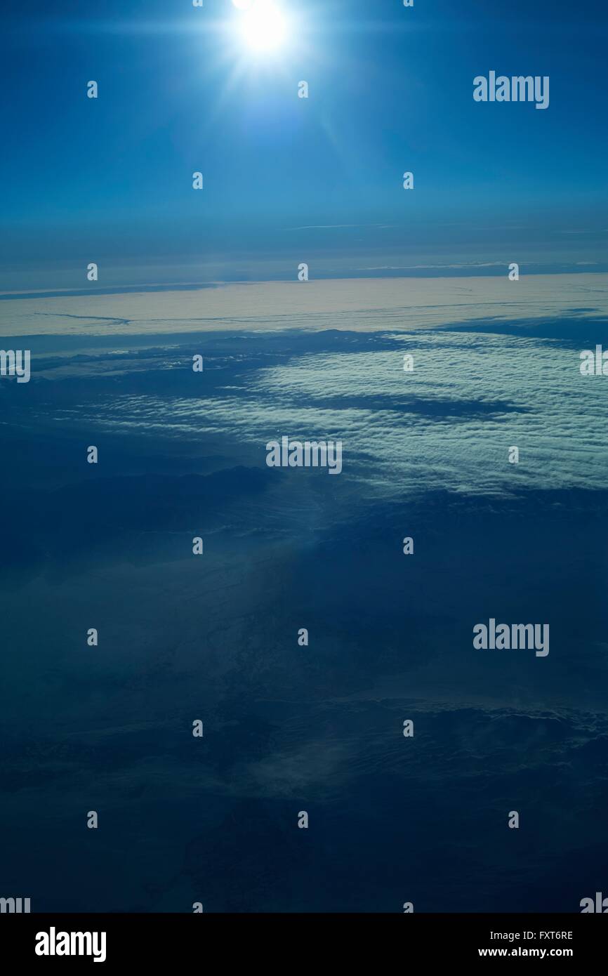 Vista aerea della montagna e nuvole, Mongolia Foto Stock