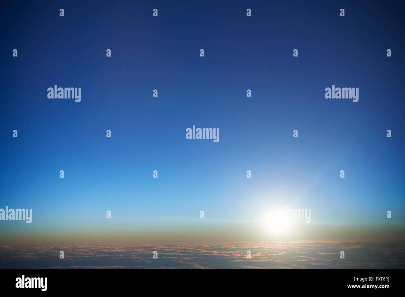 Vista aerea del tramonto su cloudscape Foto Stock