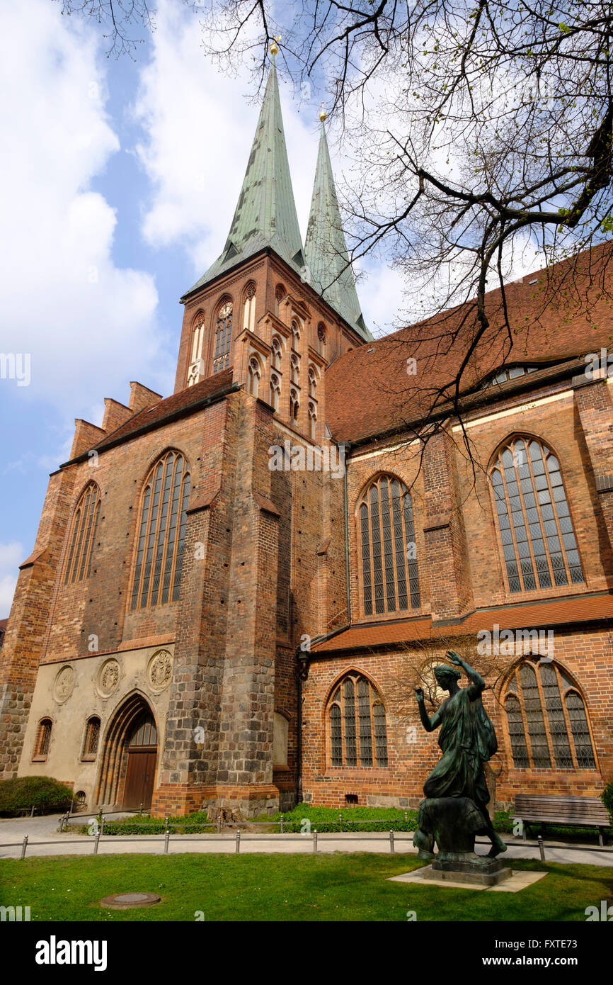 Vista esterna della chiesa di San Nicola in storico Nikolaiviertel nel quartiere Mitte di Berlino, Germania Foto Stock