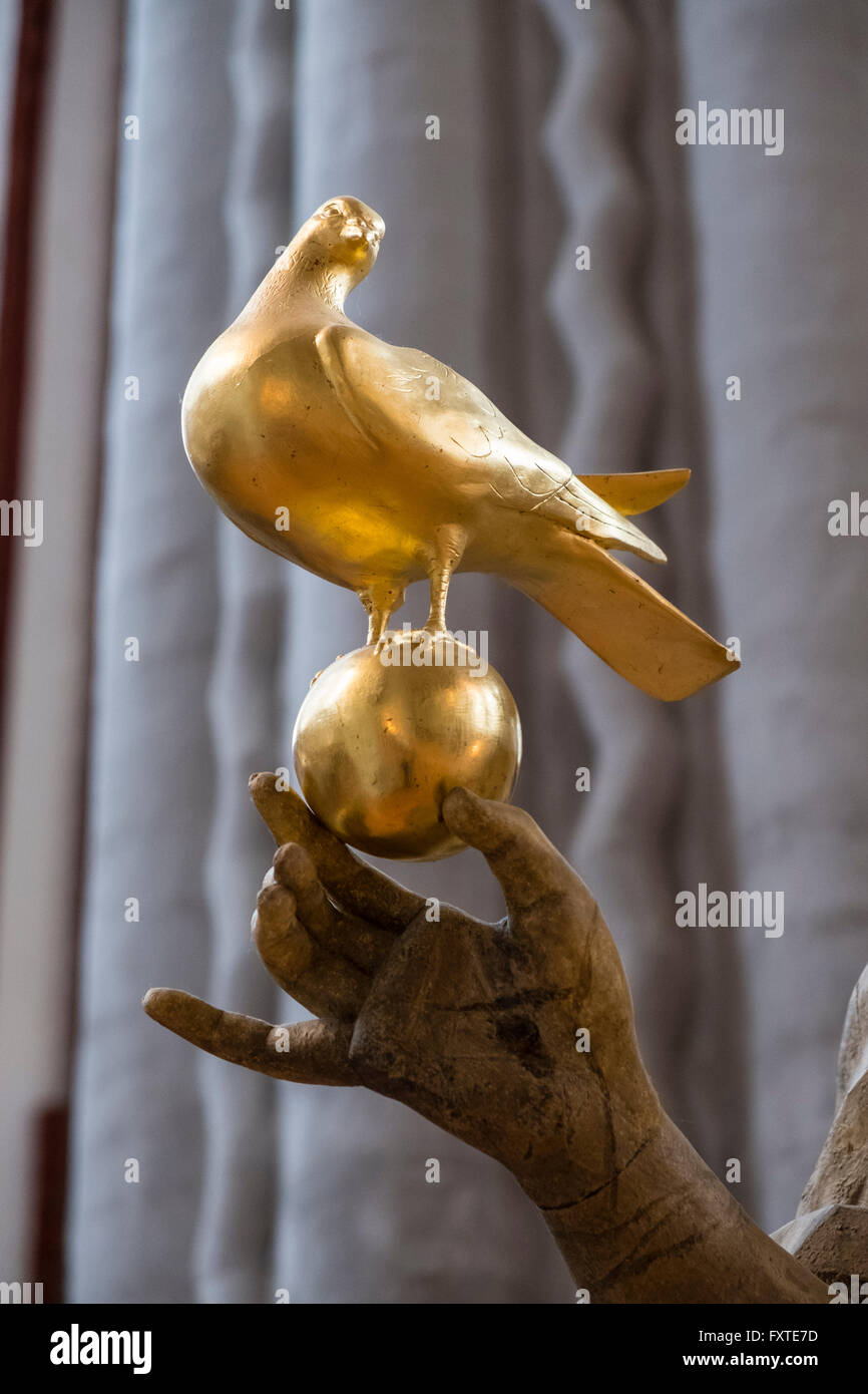 Dettaglio della statua di decorazione su un cherubino all'interno della chiesa di San Nicola in storico Nikolaiviertel nel quartiere Mitte di Berlino, Germania Foto Stock