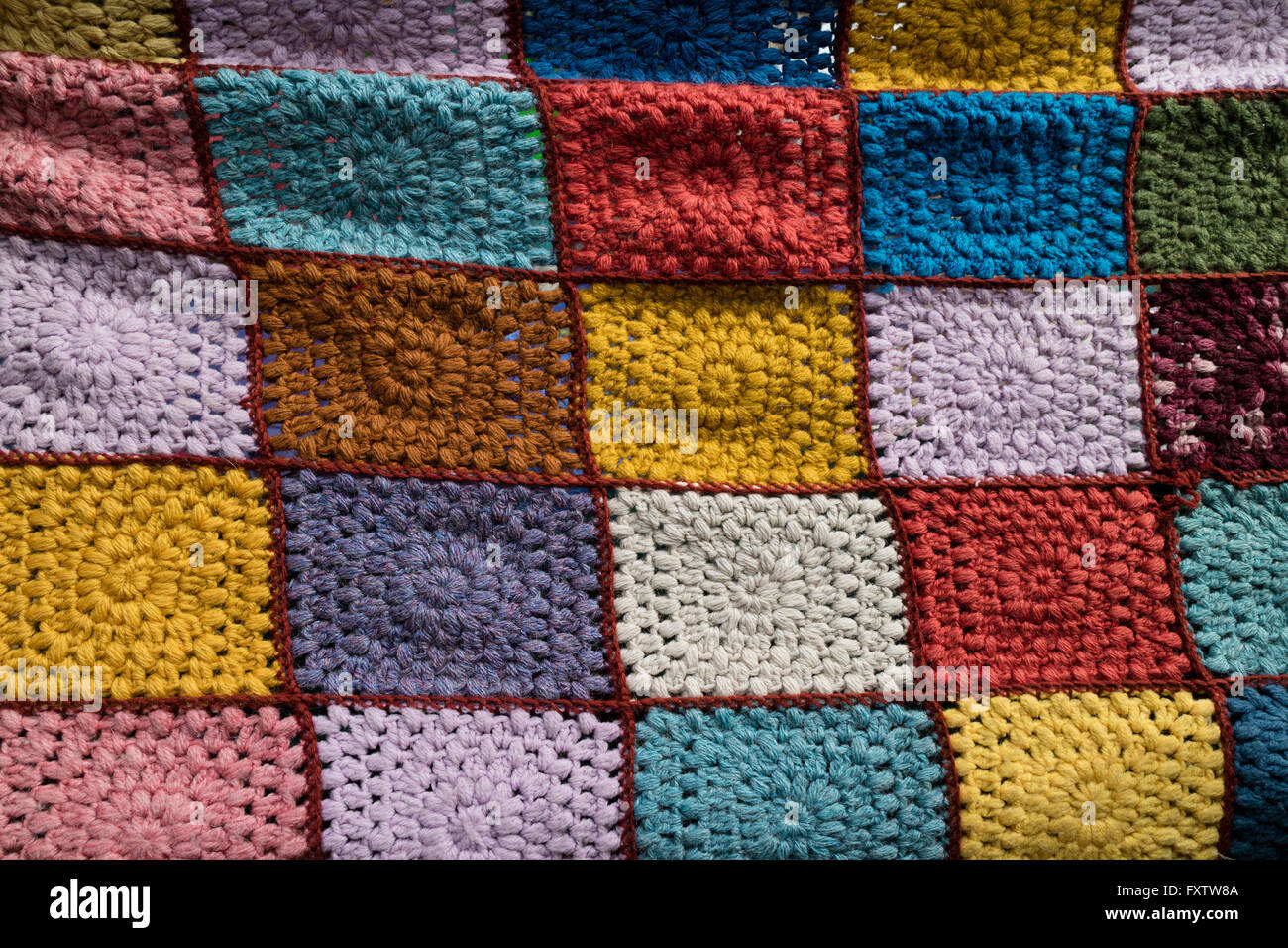 Colorata a mano coperta a crochet sul mercato Foto Stock