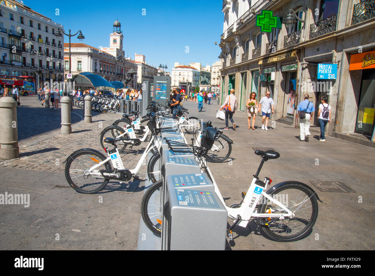 BiciMad parcheggio bici. Puerta del Sol di Madrid, Spagna. Foto Stock