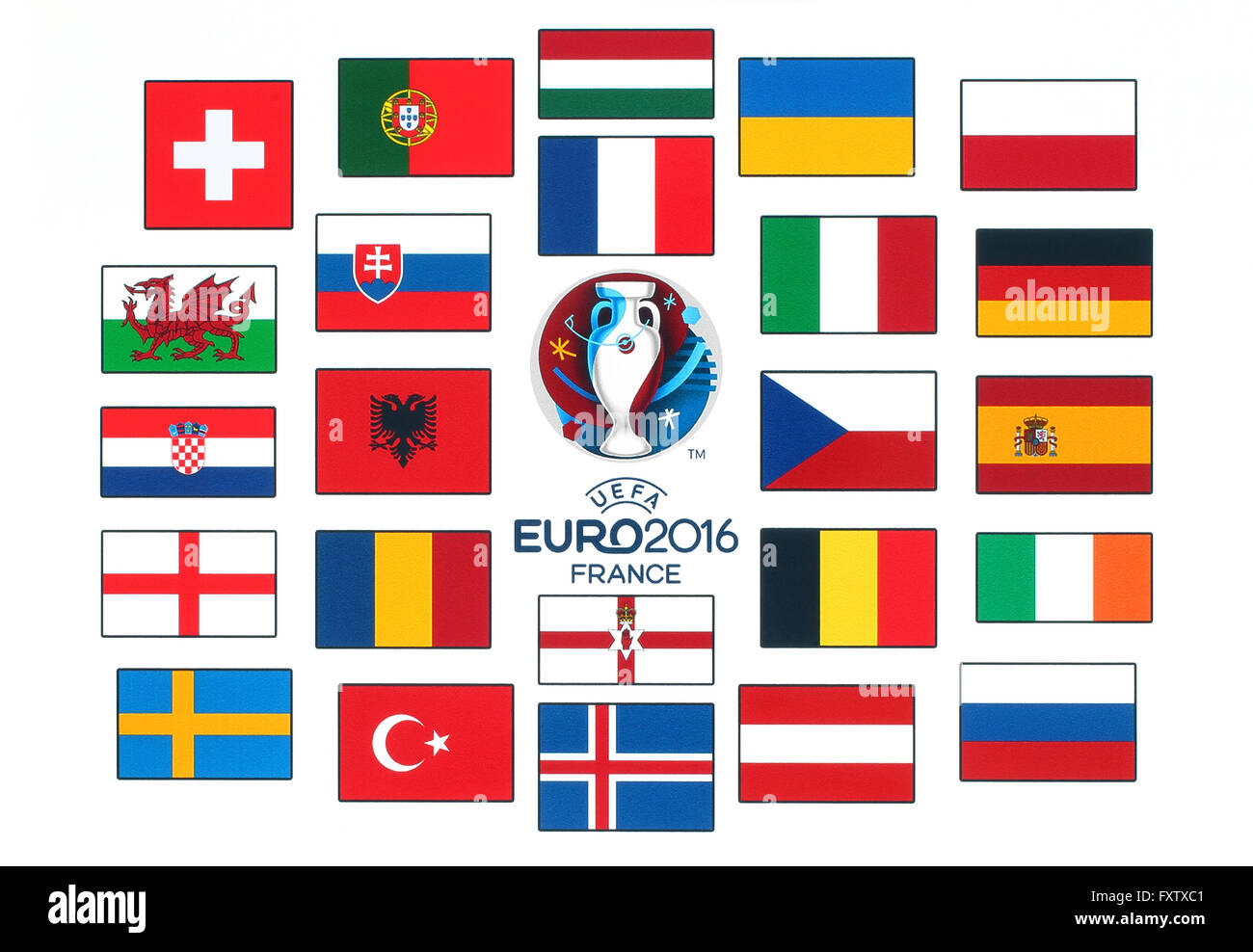 Logo ufficiale del 2016 UEFA campionato europeo in Francia con le bandiere dei paesi partecipanti Foto Stock