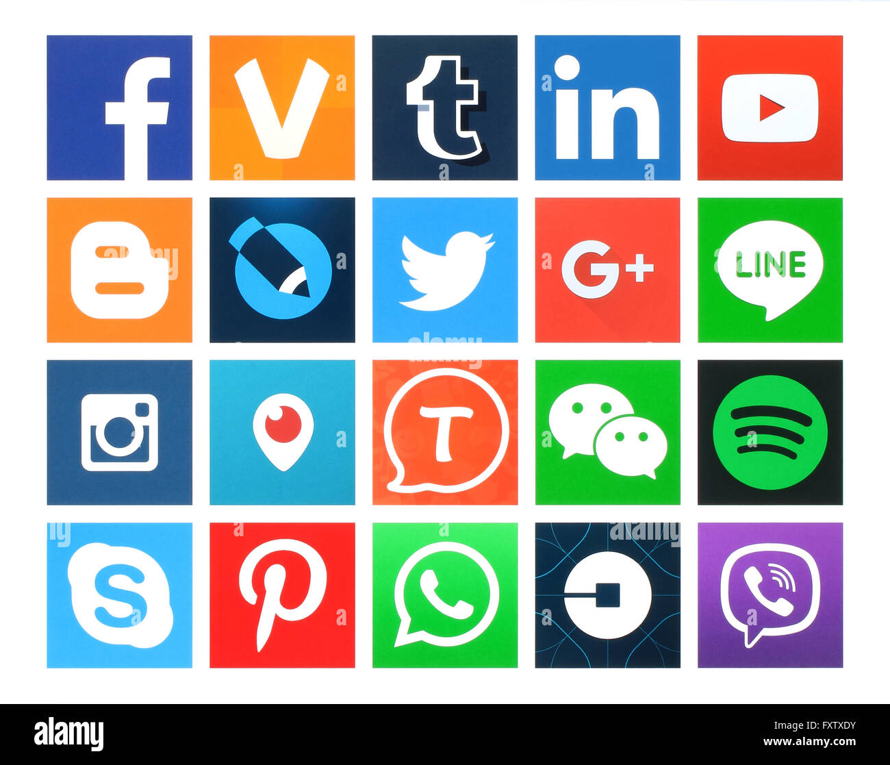 Kiev, Ucraina - 24 Marzo 2016: Raccolta di popolari 20 quadrato social media icone stampate su carta:Facebook, Twitter, Google Foto Stock