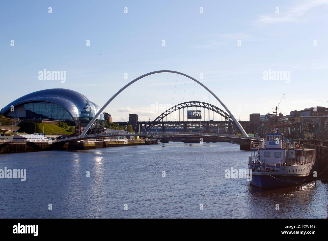 BALTIC ART CENTER Gateshead Millennium Bridge SALVIA TYNE BRIDGE NEWCASTLE UPON TYNE INGHILTERRA 09 Giugno 2015 Foto Stock