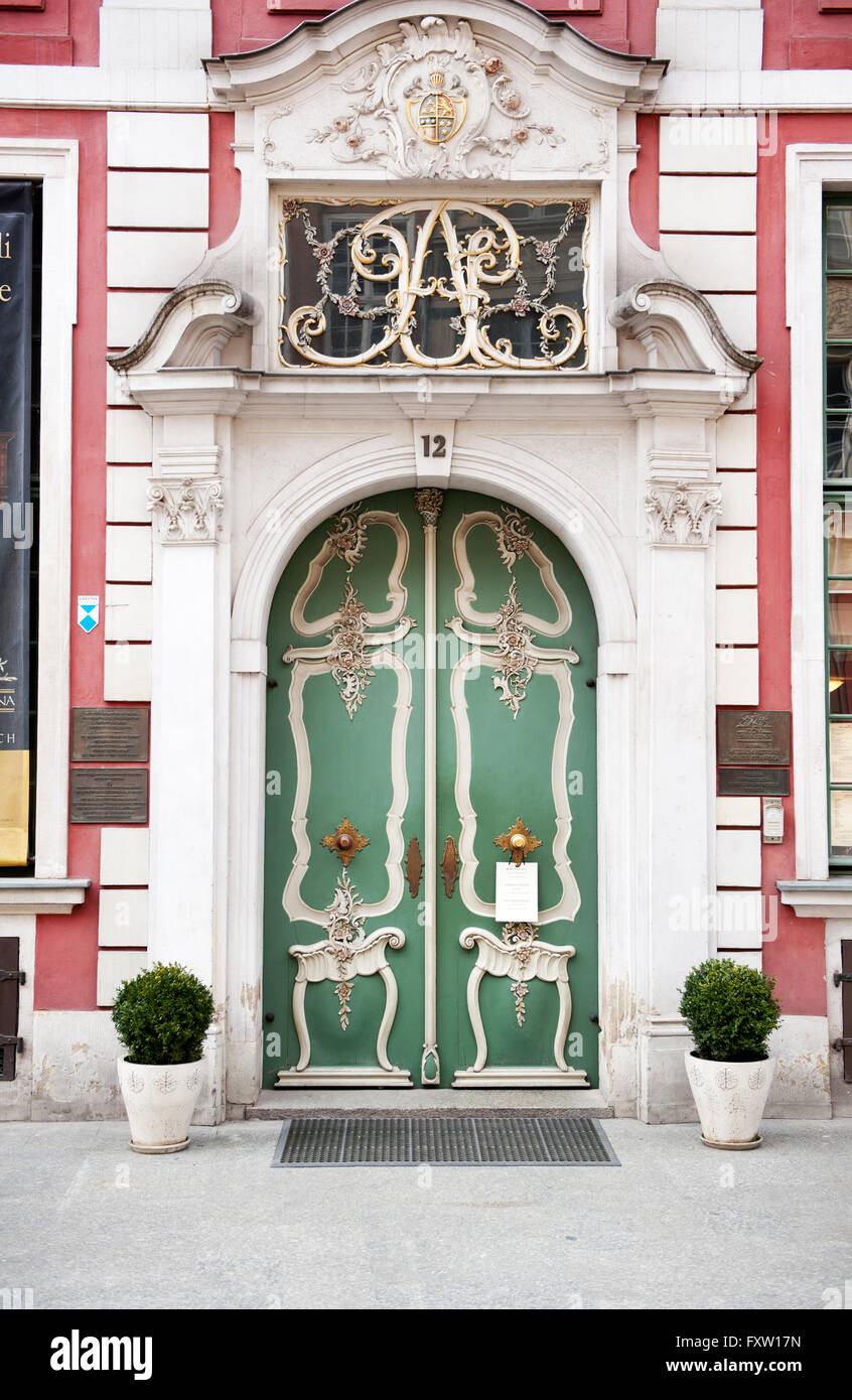 Dom Uphagena porte verdi in Gdansk, Uphagens House ingresso anteriore del museo al Dluga 12 Street, architettura decorativa Foto Stock