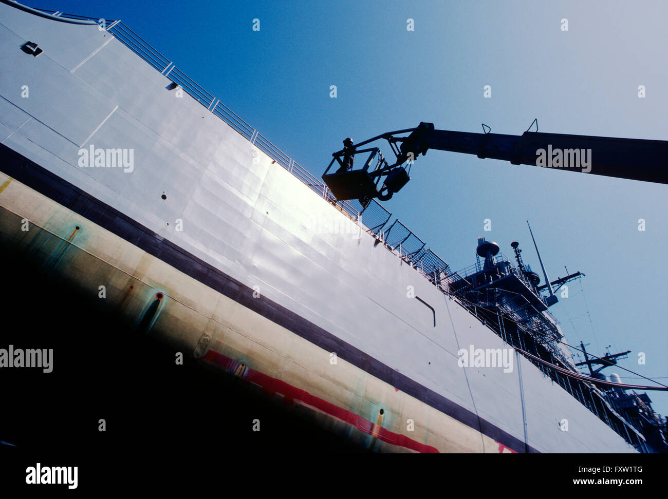 Grande gru utilizzate per lavorare sulla USS Ticonderoga; Pascagoula, Mississippi, cantiere navale. Foto Stock