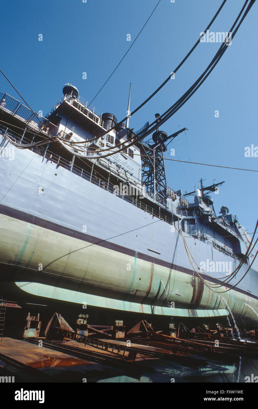USS Ticonderoga sottoposti a riparazioni; Pascagoula, Mississippi, cantiere navale. Foto Stock