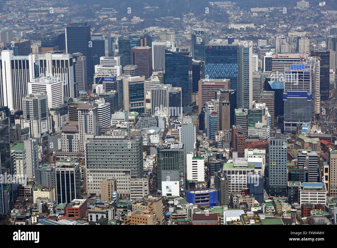 Generale vista dello skyline della citta' di edifici di a Myeongdong a Seoul, Corea del Sud Foto Stock