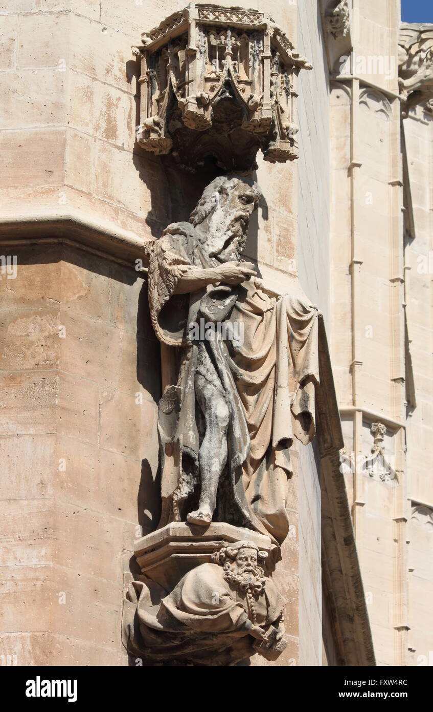 La statua di un santo in La Lonja monumento. Palma de Mallorca, Spagna Foto Stock