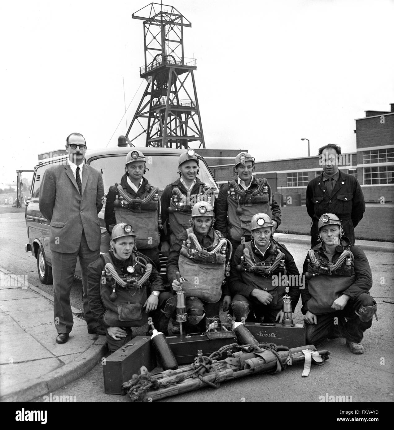 Miniera di carbone minatori minerari minerari team di salvataggio Gran Bretagna 1960s1968 carbone Minatori minerari che estraggono la Gran Bretagna nel Regno Unito Foto Stock