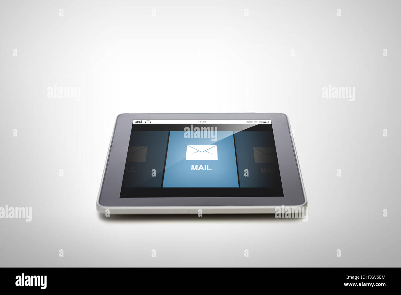 Close up di tablet pc computer con schermo vuoto Foto Stock