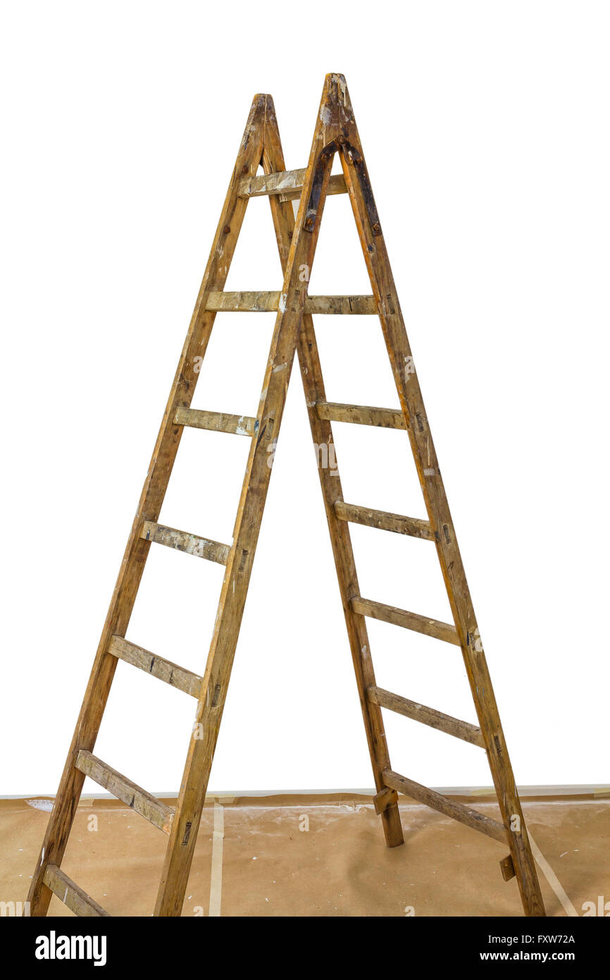 La scaletta di legno in piedi su un cartone coperto piano Foto Stock