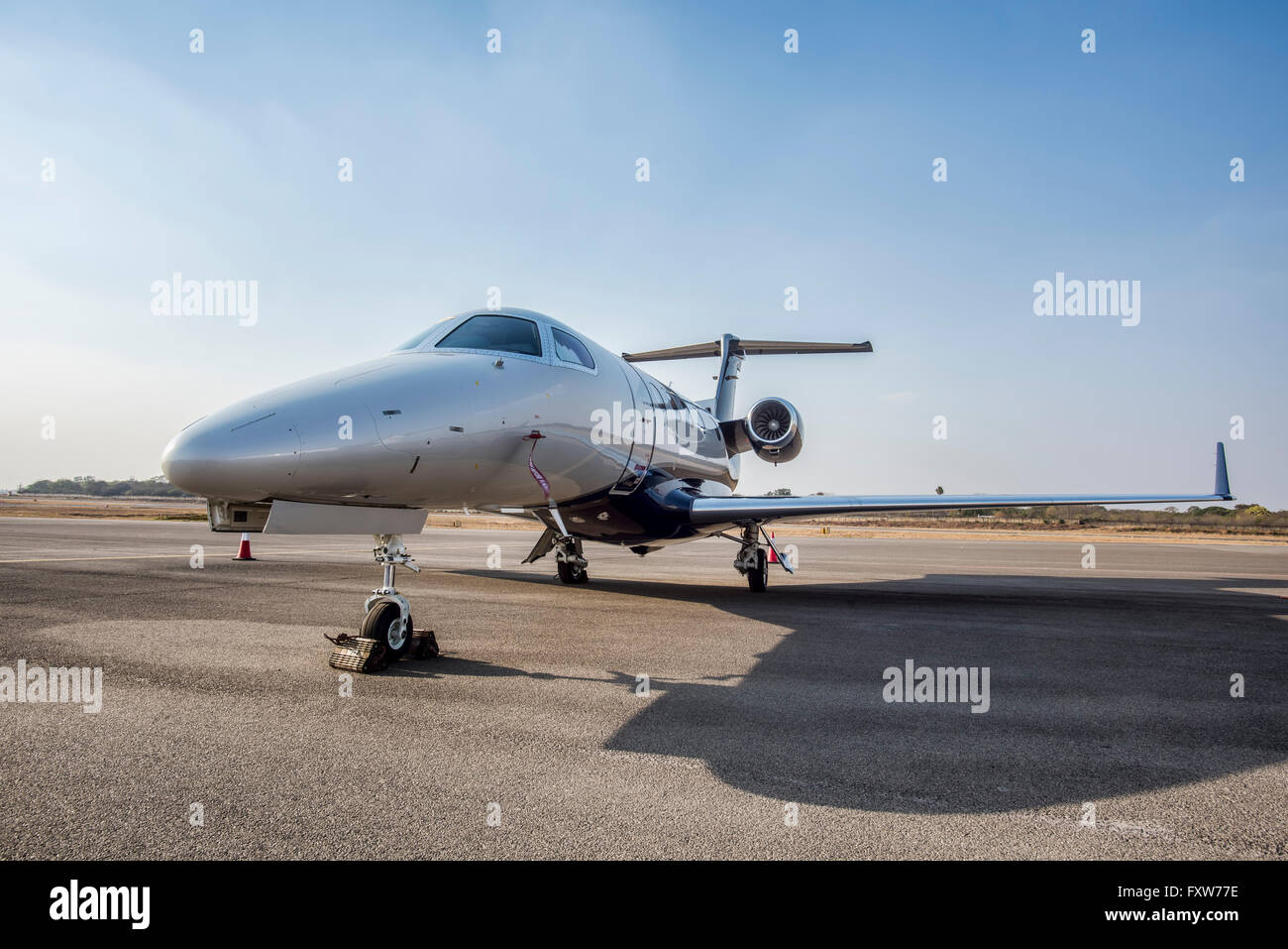 Jet Privato parcheggiato all'aeroporto Foto Stock