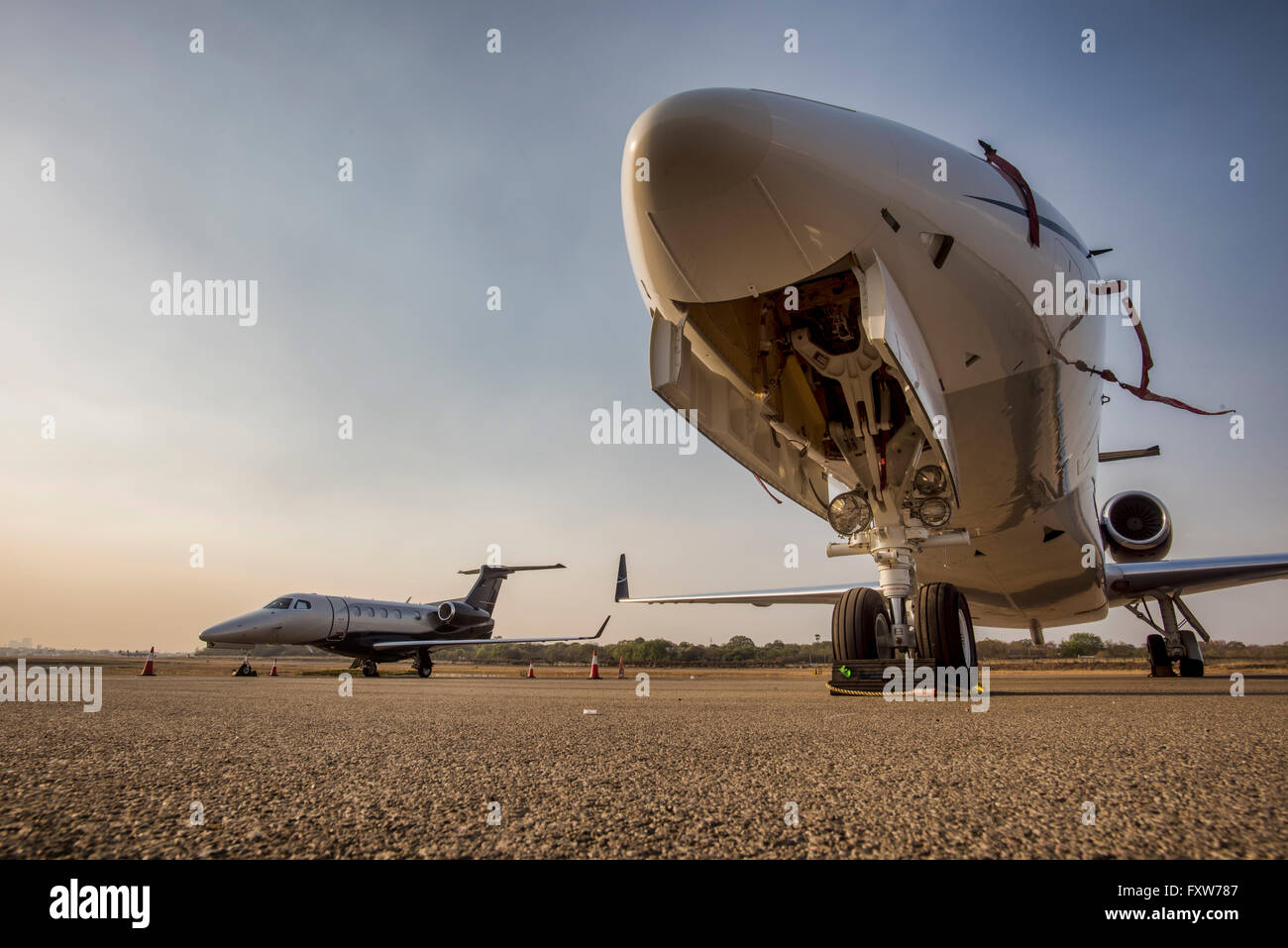 Business Jet parcheggiato all'aeroporto Foto Stock