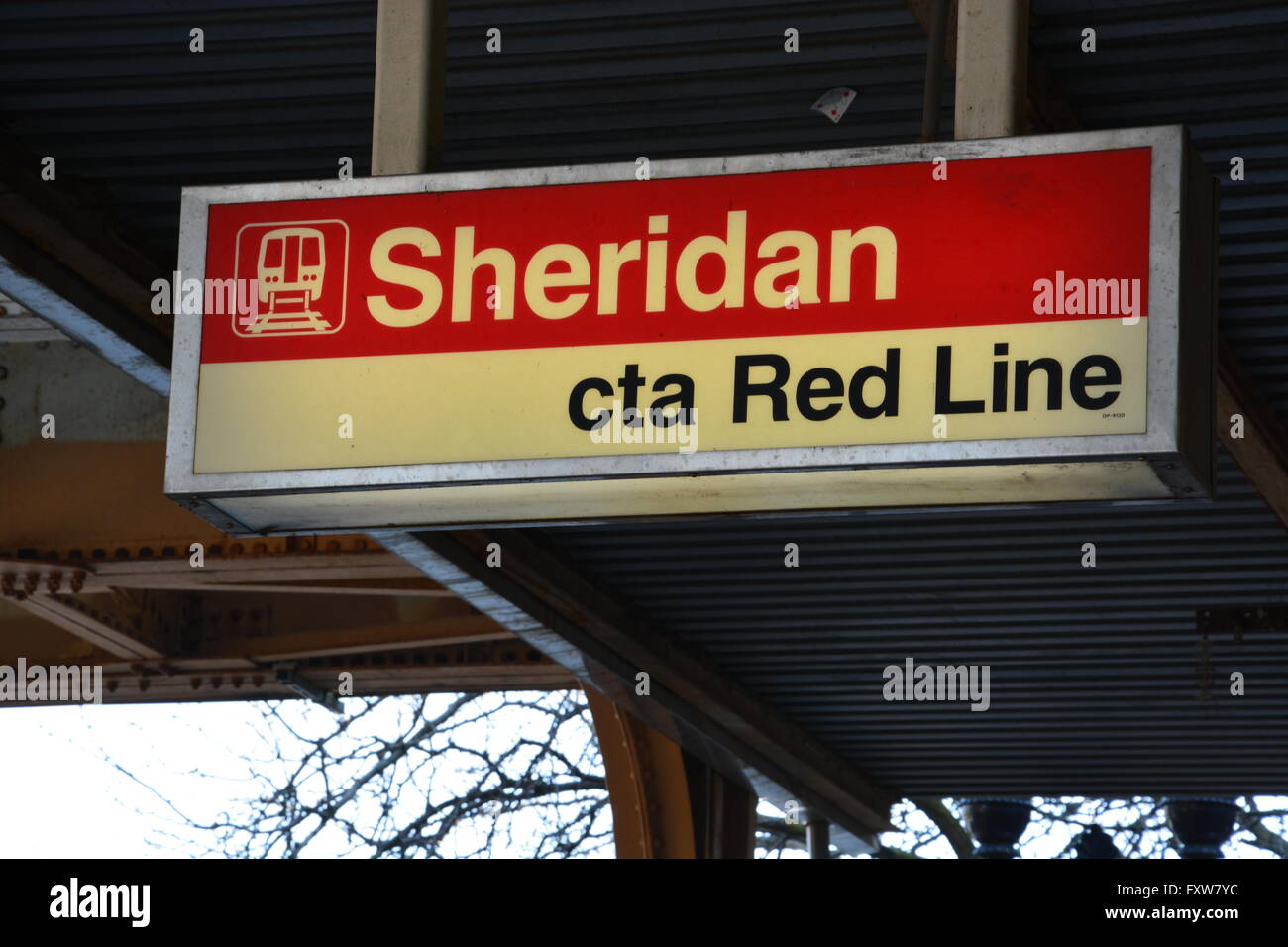 Segno per il 1920's CTA Sheridan stazione sul Chicago 'L' o anello metropolitana linea rossa nel quartiere Wrigleyville. Foto Stock