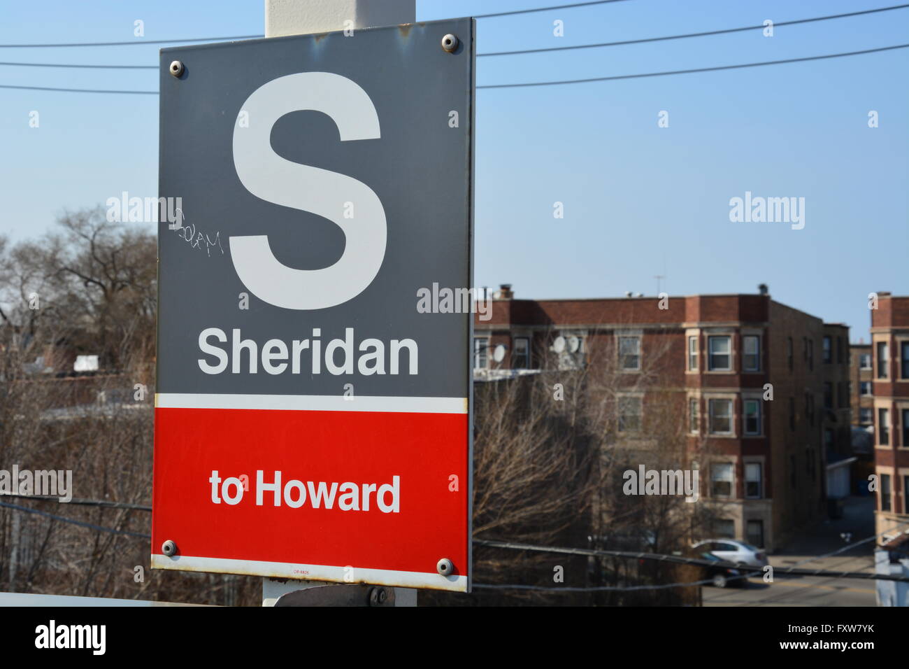 Il North Bound segno stazione a Sheridan Linea Rossa 'L' piattaforma nel quartiere Wrigleyville di Chicago. Foto Stock