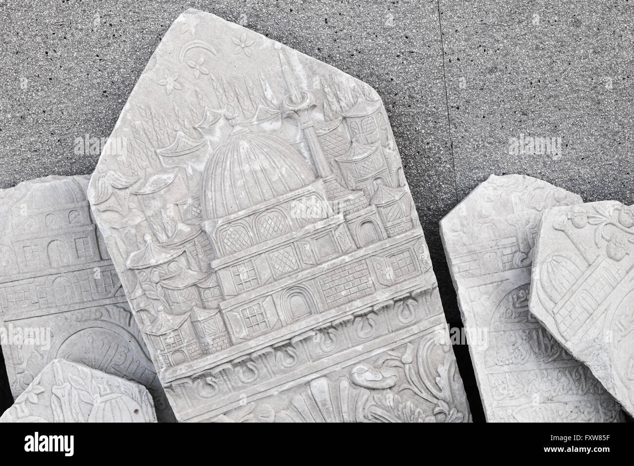 Antica lapide bianca con l'Arabo sculture di pattern. Smyrna, Izmir, Turchia Foto Stock