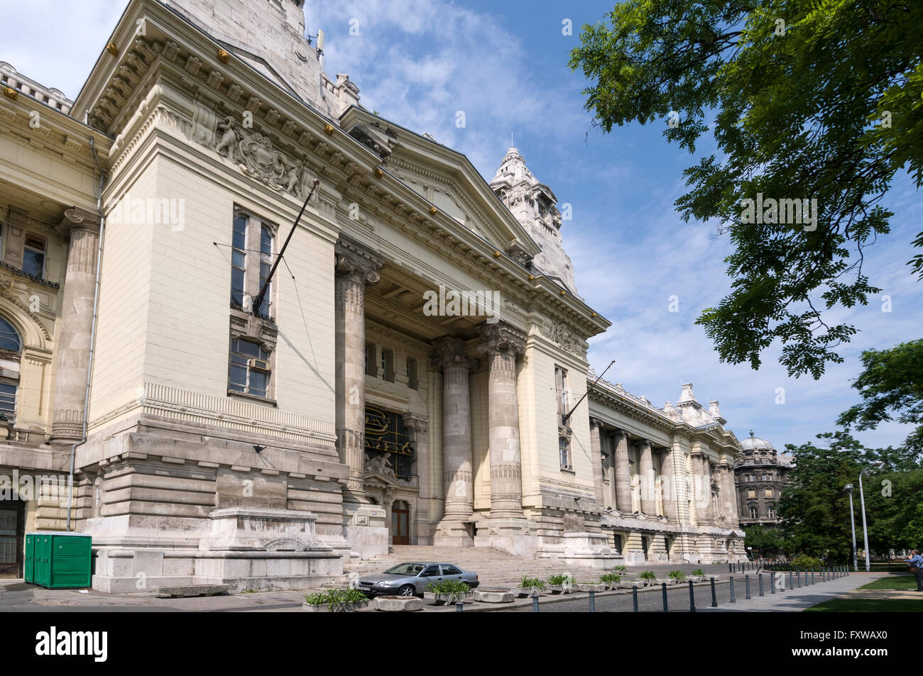 L'ex Borsa in Piazza della Libertà,Budapest, è ora la sede della nazionale ungherese di studi televisivi, Hun Foto Stock