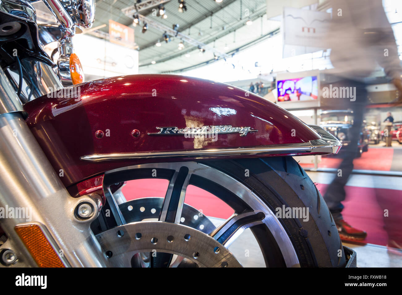 Frammento di una motocicletta Harley Davidson Road King, 2016. In Europa il più grande classico auto exhibition 'retrò classici' Foto Stock