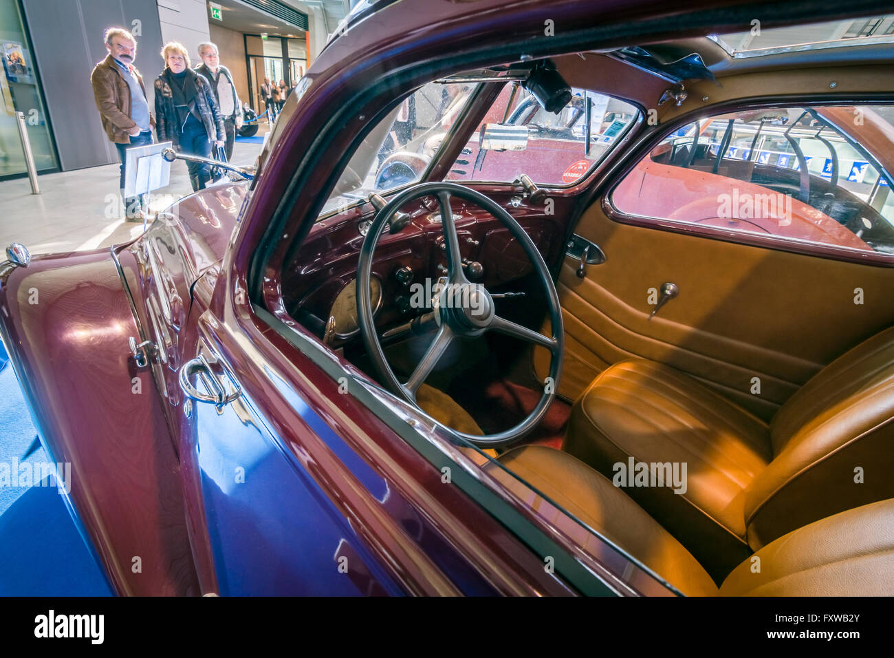 Cabina della grande famiglia car Peugeot 402 Legere E, 1939. Foto Stock