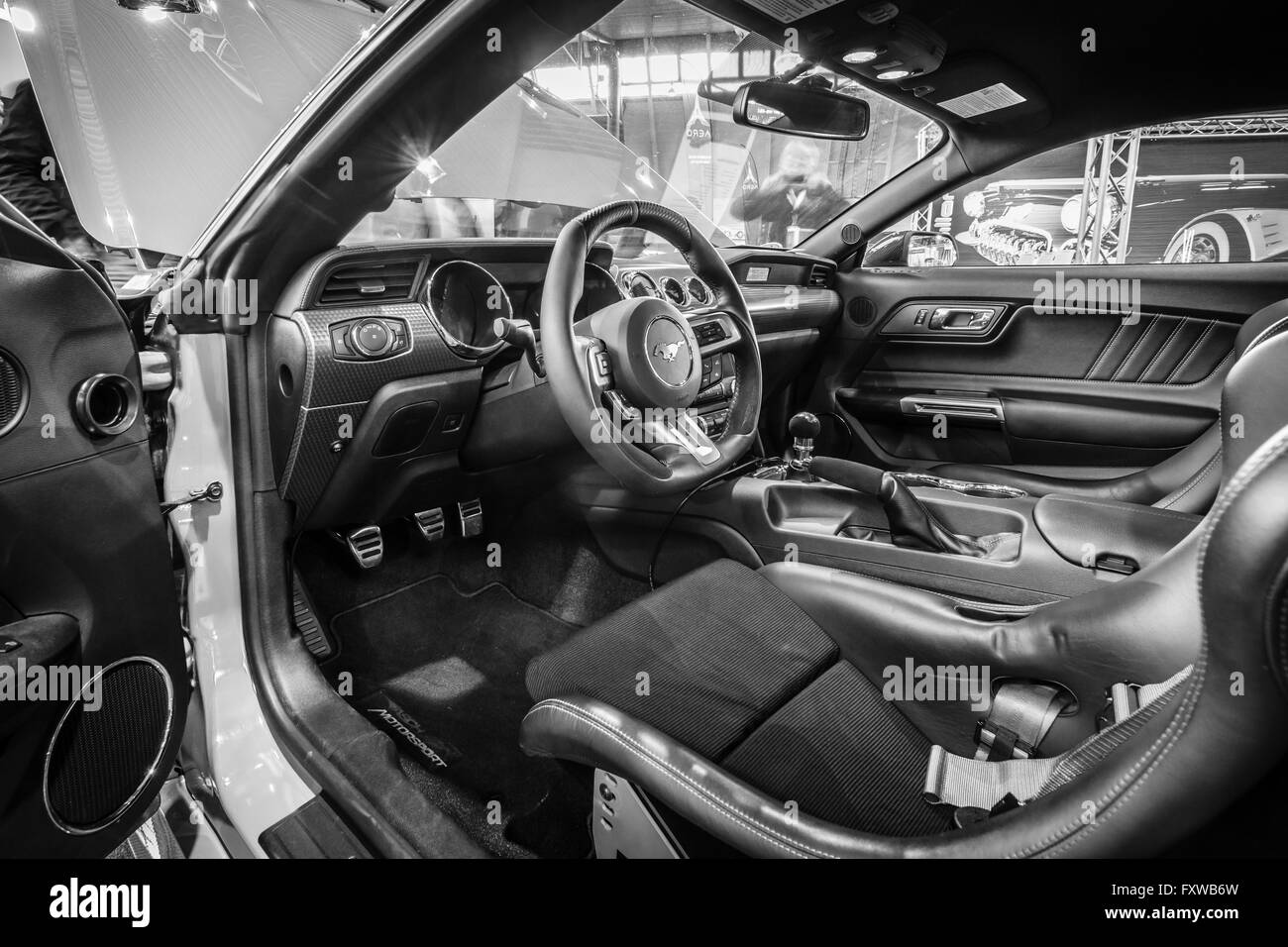 Cabina del pony auto Ford Mustang GT coupe fastback (sesta generazione), 2015. Foto Stock