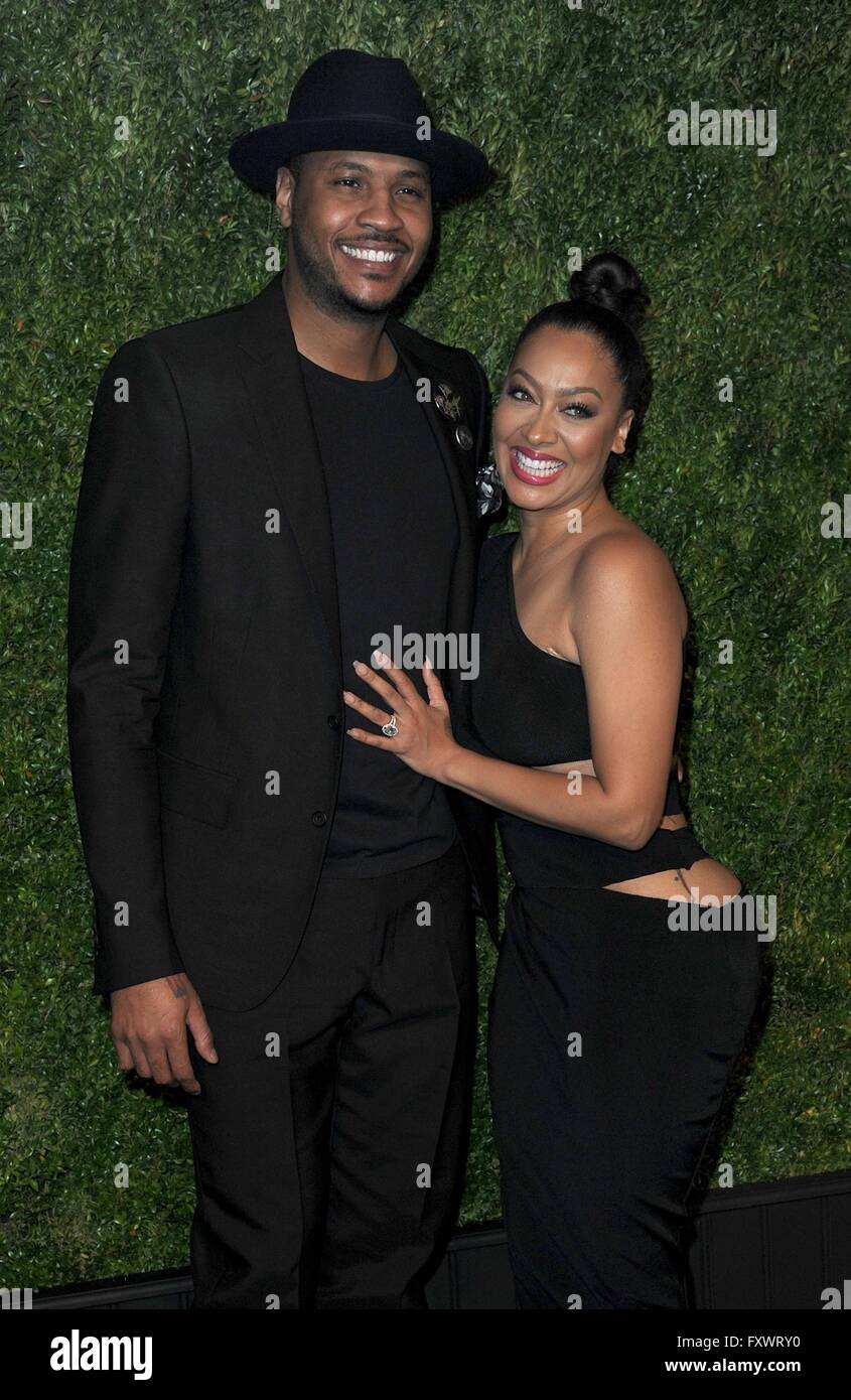 New York, NY, STATI UNITI D'AMERICA. Xviii Apr, 2016. Carmelo Anthony, La La Anthony presso gli arrivi per Chanel a Host undicesima edizione del Tribeca Film Festival Artisti Cena, Balthazar Ristorante, New York, NY, 18 aprile 2016. Credito: Kristin Callahan/Everett raccolta/Alamy Live News Foto Stock