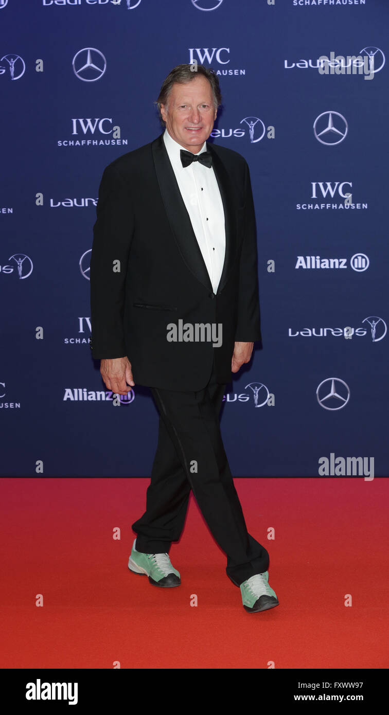 Berlino, Germania. Xviii Apr, 2016. Ex austriaco Alpine Ski racer Franz Klammer arriva alla Laureus Sport Awards di Berlino, Germania, 18 aprile 2016. I premi sono stati presentati per la diciassettesima volta. Foto: JOERG CARSTENSEN/dpa/Alamy Live News Foto Stock