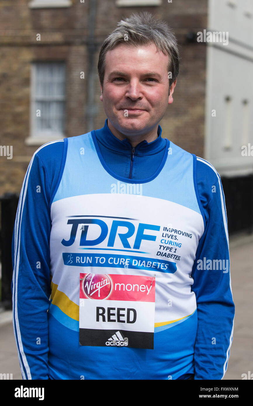 Londra, Regno Unito. Il 19 aprile 2016. Jamie Reed MP, manodopera Copeland. Otto membri del Parlamento, comprese tre benchers anteriore, frequentare un photocall prima di iniziare a 2016 denaro VIRGIN LONDON MARATHON questa Domenica, 24 aprile. Tutti loro sarà la raccolta di fondi per beneficenza. Credito: Immagini vibranti/Alamy Live News Foto Stock