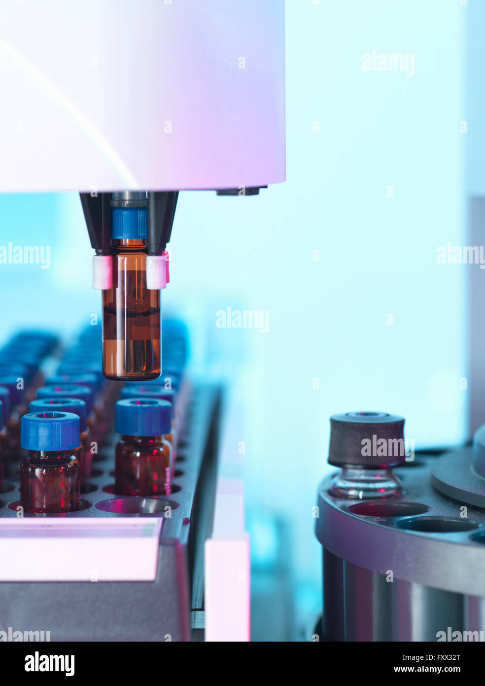 Gas cromatografia la separazione di fiale di complesse miscele di composti in singoli componenti Foto Stock