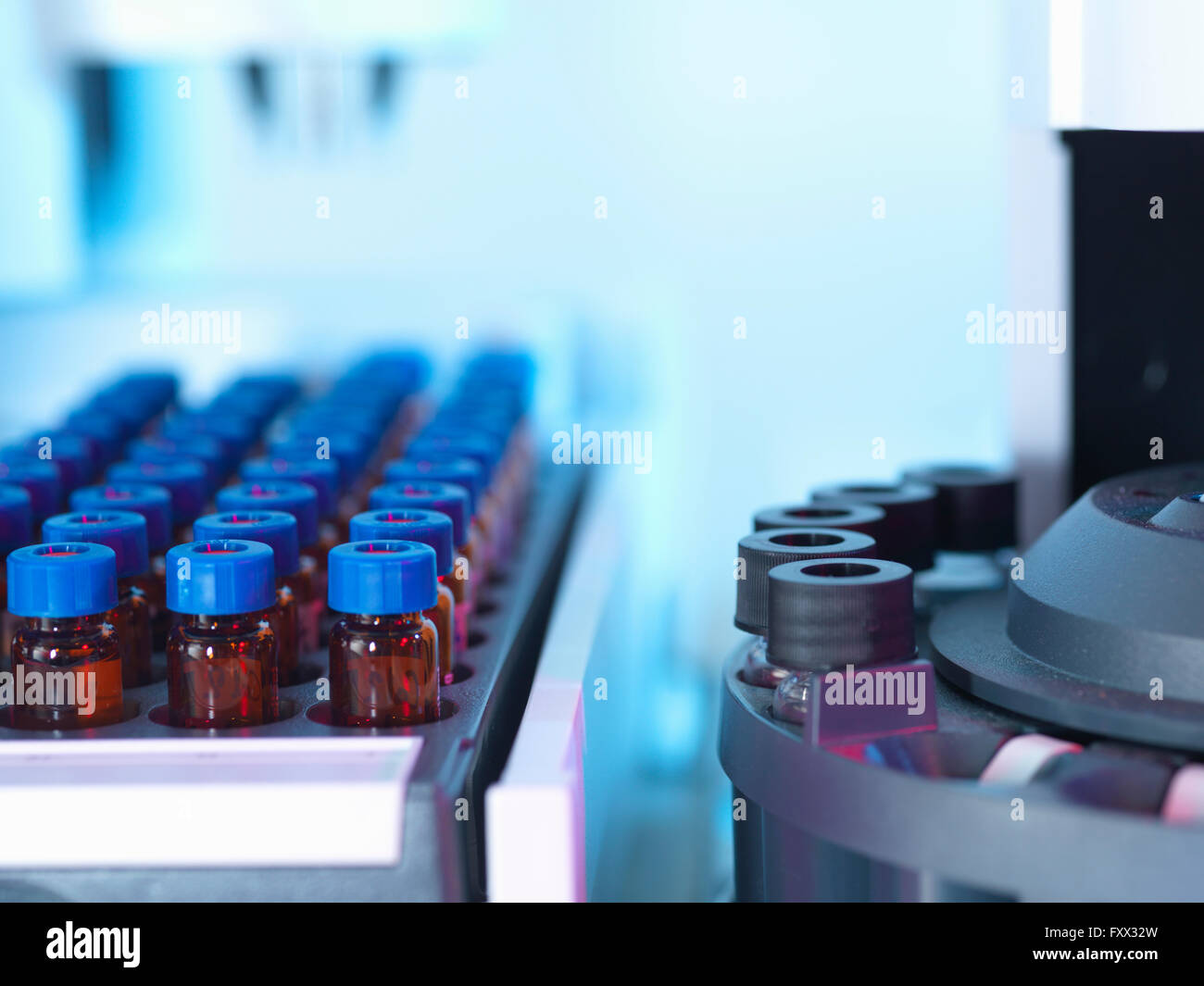 Gas cromatografia la separazione di fiale di complesse miscele di composti in singoli componenti Foto Stock