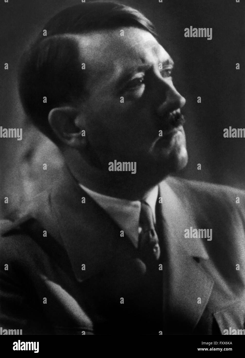 Adolph Hitler (1889-1945) è stato il leader della Germania nazista dal 1934 al 1945, iniziatore della II Guerra Mondiale, e il più influente di voce nella tortura e esecuzione di milioni nell'Olocausto. Foto Stock