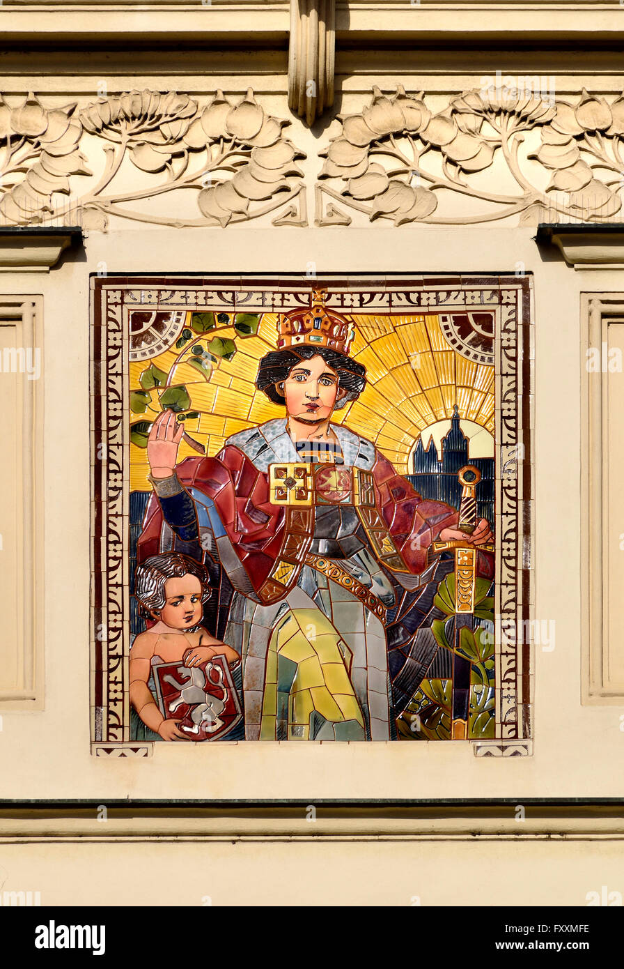 Praga, Repubblica Ceca. Hotel Pariz (Parigi) Art Nouveau (architetto: Jan Vejrych: 1904) mosaici sulla facciata di Jan Kohler Foto Stock