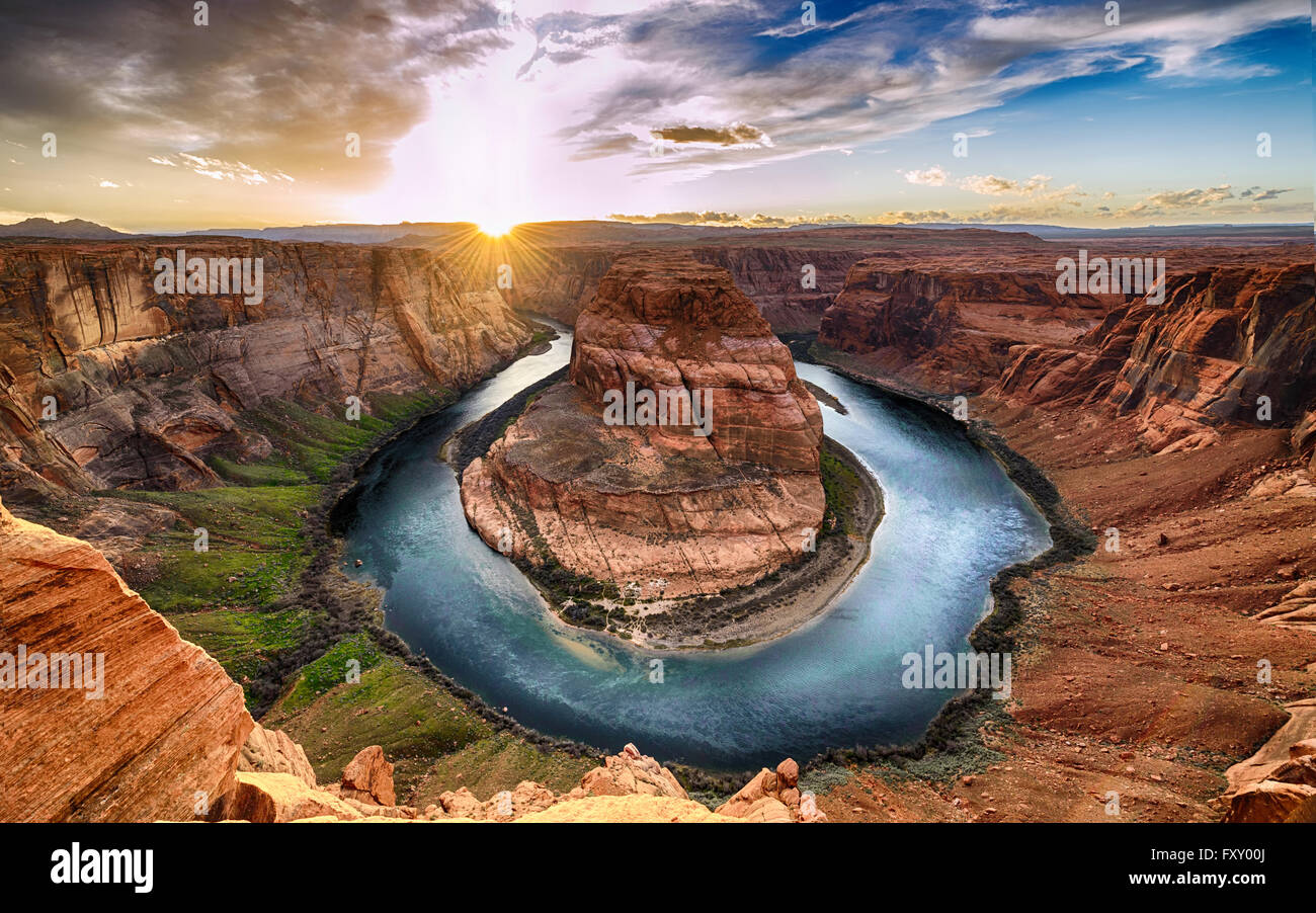 Tramonto momento in curva a ferro di cavallo, il Fiume Colorado e il Grand Canyon National Park, Arizona USA Foto Stock