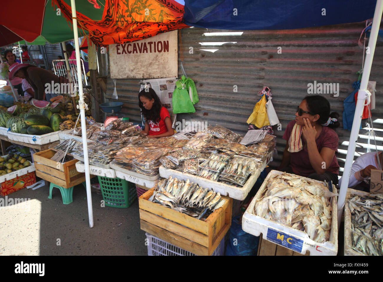 Pesci secchi in stallo Puerto Princesa FILIPPINE ASIA 23 Aprile 2015 Foto Stock