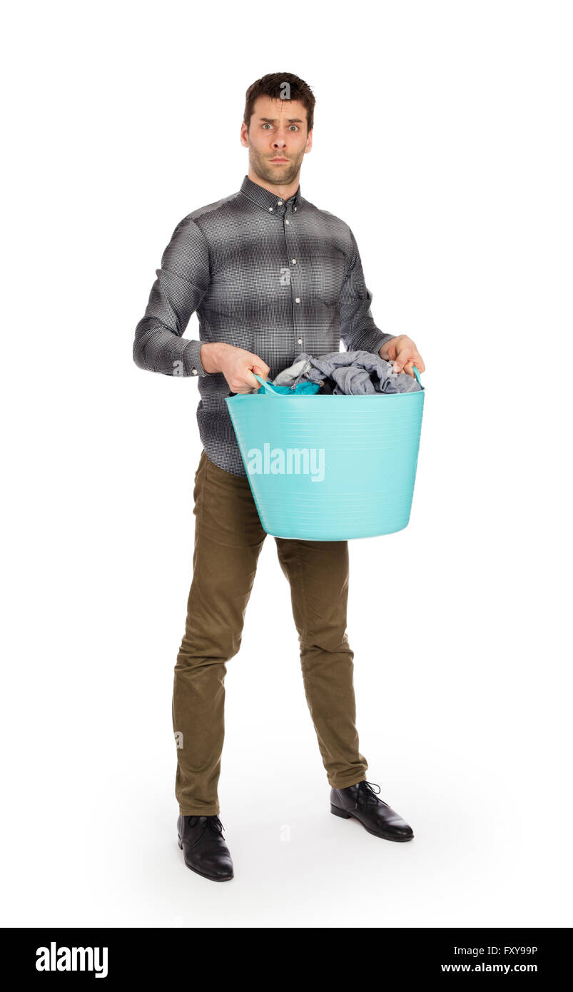 A piena lunghezza Ritratto di una giovane azienda un cesto per la biancheria isolati su sfondo bianco Foto Stock