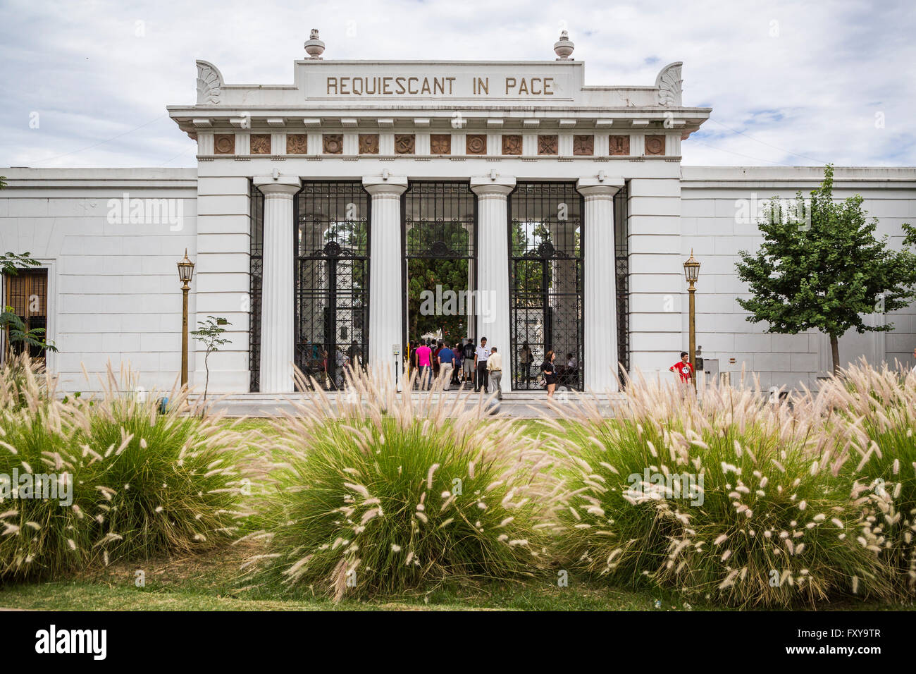 Il cancello di ingresso per il Cimitero di Recoleta, Buenos Aires, Argentina, Sud America. Foto Stock