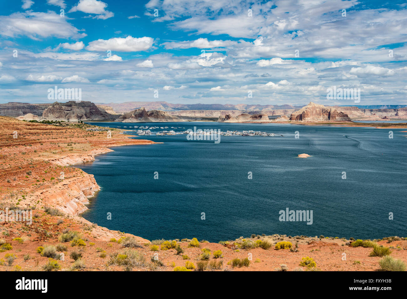 Il Lake Powell con Wahweap Marina, Arizona, Stati Uniti d'America Foto Stock