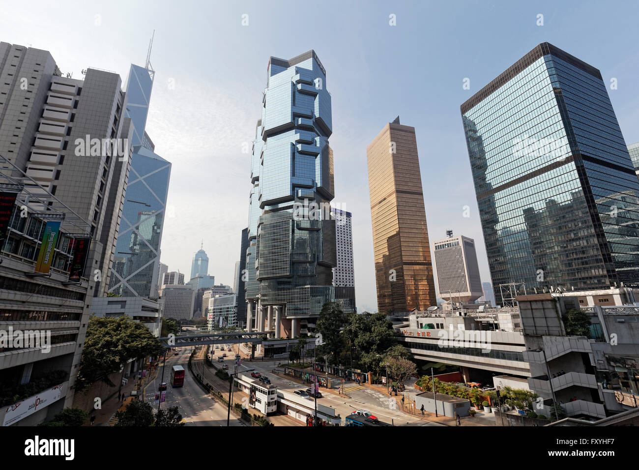 Queensway con Lippo centro e lontano Oriente Finance Centre, Admiralty, Distretto Centrale, Isola di Hong Kong, Hong Kong, Cina Foto Stock