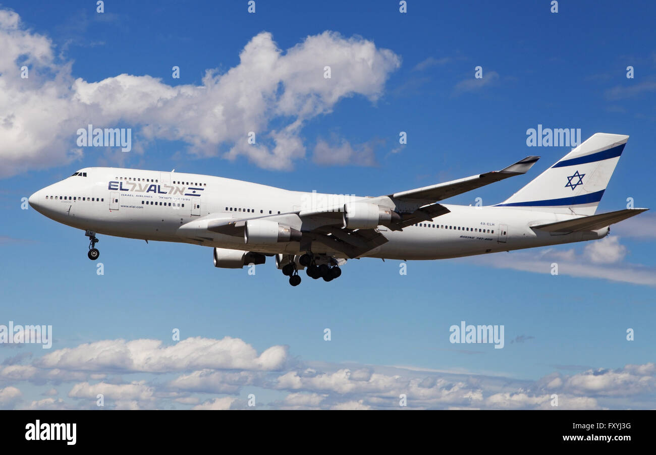 El Al Israel Airlines Boeing 747 in atterraggio a Aeroporto El Prat di Barcellona, Spagna. Foto Stock