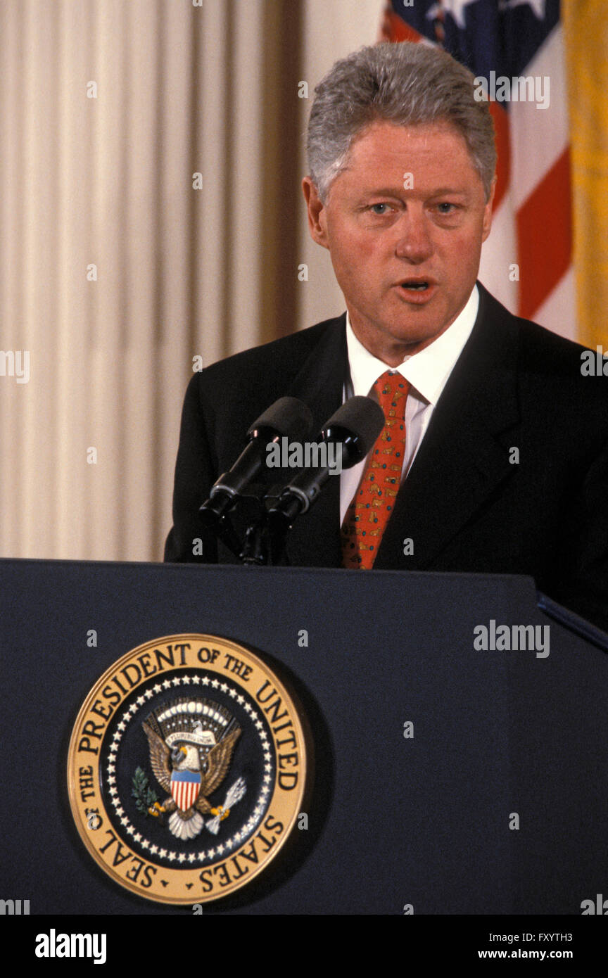 Presidente USA Bill Clinton dà un discorso in Oriente Camera, alla Casa Bianca 1997 Foto Stock