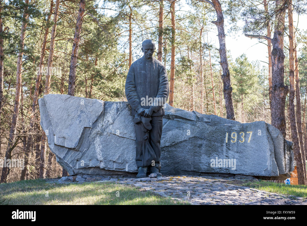 Settantacinquesimo anniversario del massacro di Katyn a tombe di Bykivnia National Historic Memorial vicino a Kiev, Ucraina Foto Stock