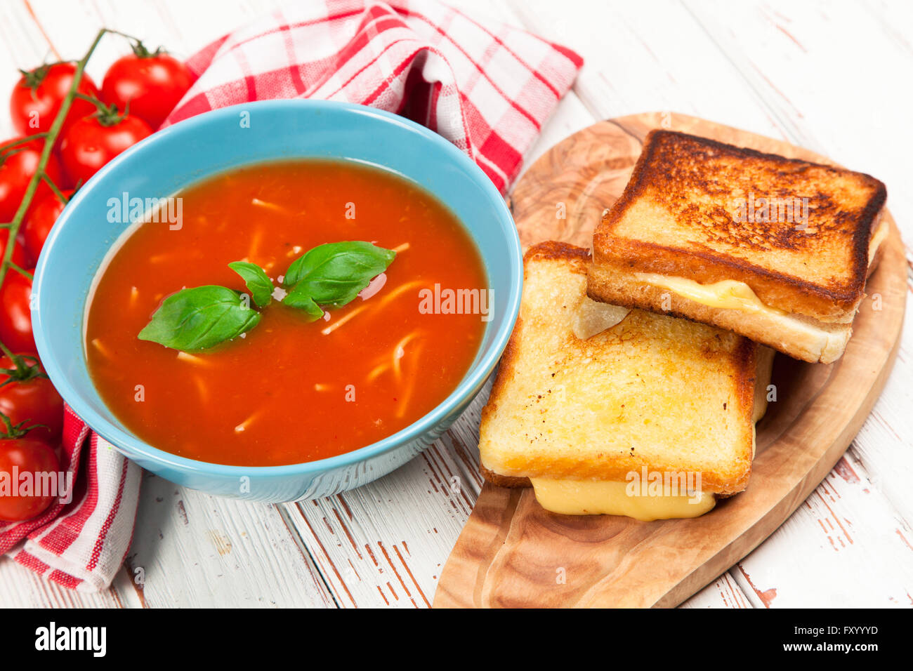 Zuppa di pomodoro e basilico Foto Stock
