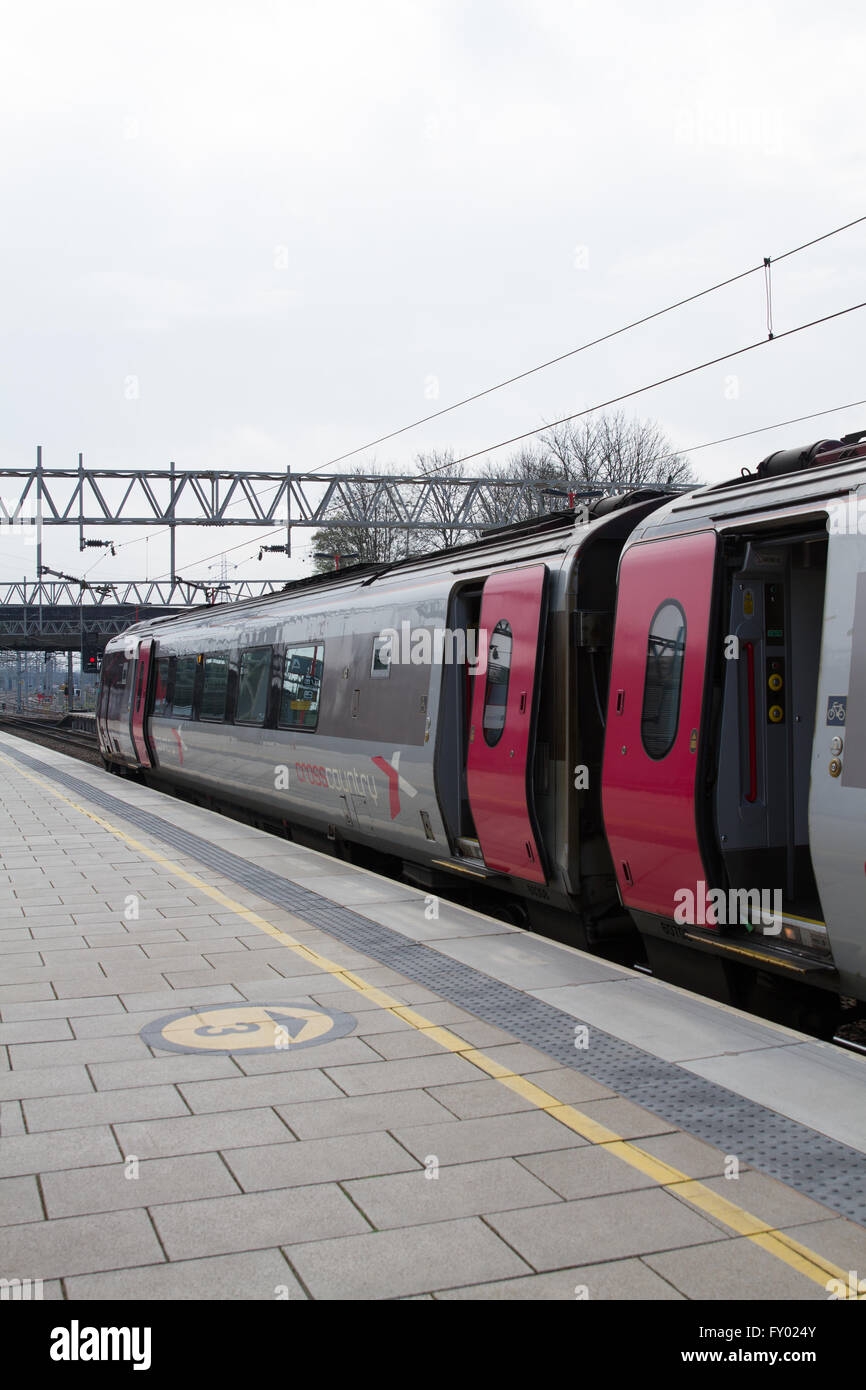 Cross Country treni Arriva DB Voyager treno diesel su un Manchester Bristol pause di servizio a Stafford STA Station Foto Stock