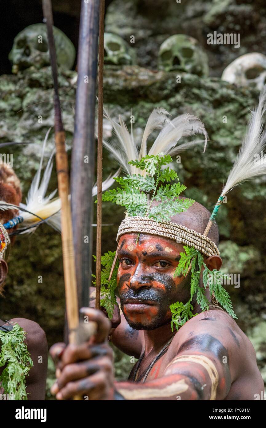 Il guerriero di una tribù di Papua di yafi Foto Stock
