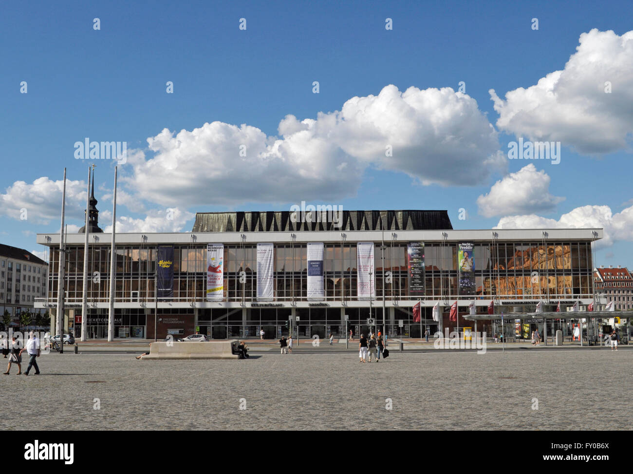 Kulturpalast il Palazzo della Cultura in Altstadt , Dresden, Germania Orientale Foto Stock