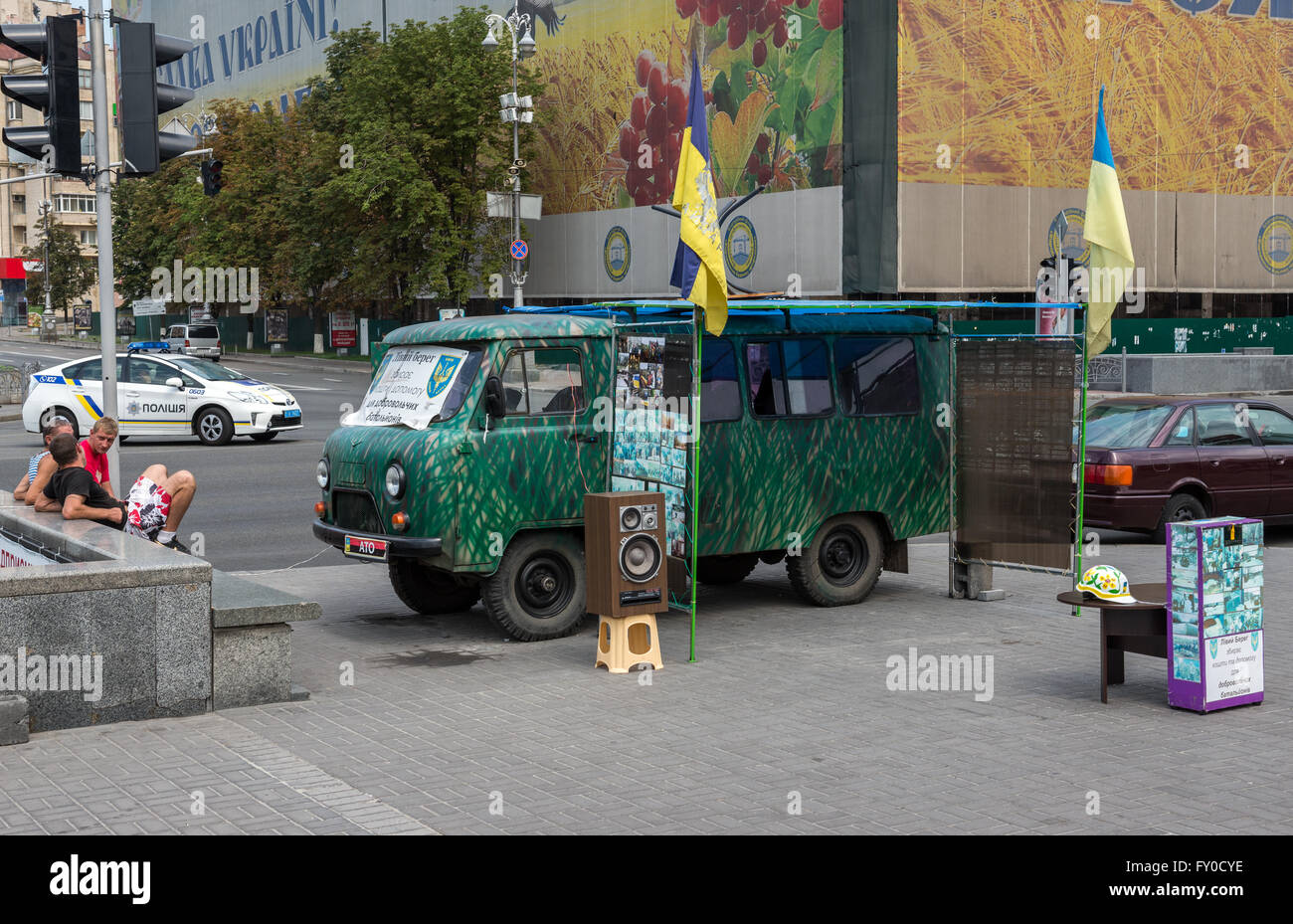 Settore destro attivisti su Maidan Nezalezhnosti (Piazza Indipendenza) a Kiev, Ucraina Foto Stock