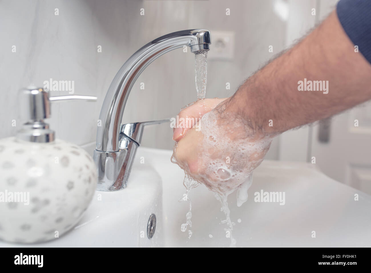La pulizia delle mani. Lavaggio delle mani. Foto Stock