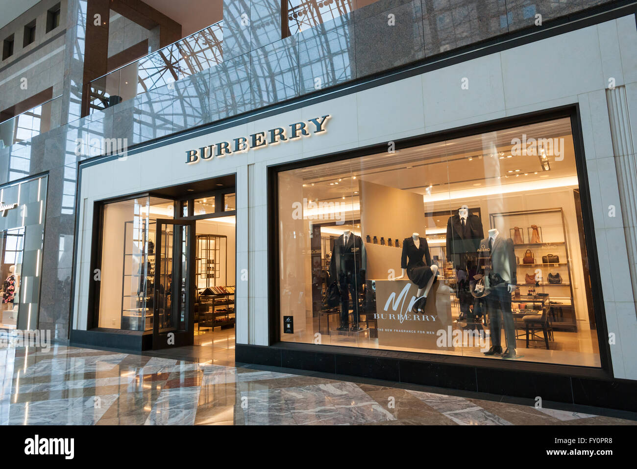 Un Burberry store in Brookfield Place Mall in New York domenica 17 aprile, 2016. (© Richard B. Levine) Foto Stock