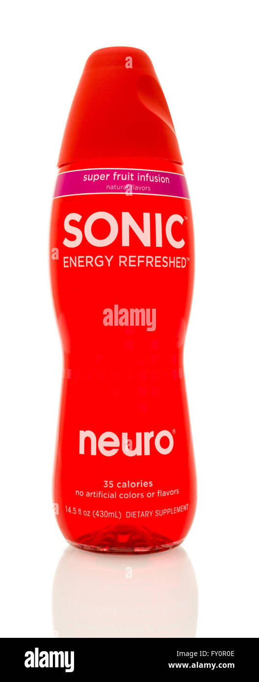 Winneconne, WI - 14 GEN 2016: Bottiglia di Neuro energia sonica rinfrescati in super infusi di frutta sapore. Foto Stock